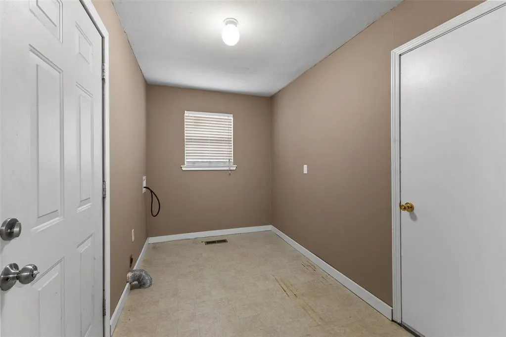 Photo 14 — 215 N Divsion Street, Konawa, OK 74849