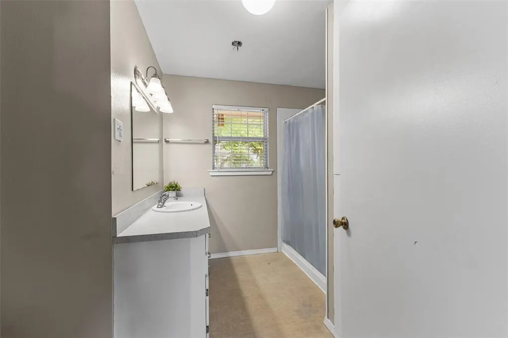 Photo 16 — 215 N Divsion Street, Konawa, OK 74849