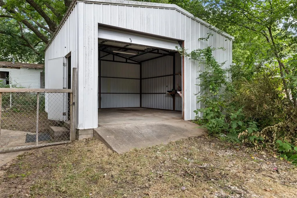 Photo 24 — 215 N Divsion Street, Konawa, OK 74849
