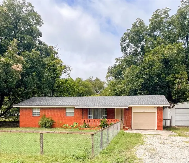 Front exterior — 215 N Divsion Street, Konawa, OK 74849