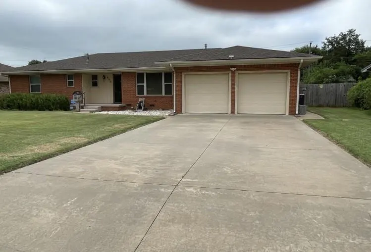Front exterior — 806 W Colorado Avenue, Anadarko, OK 73005