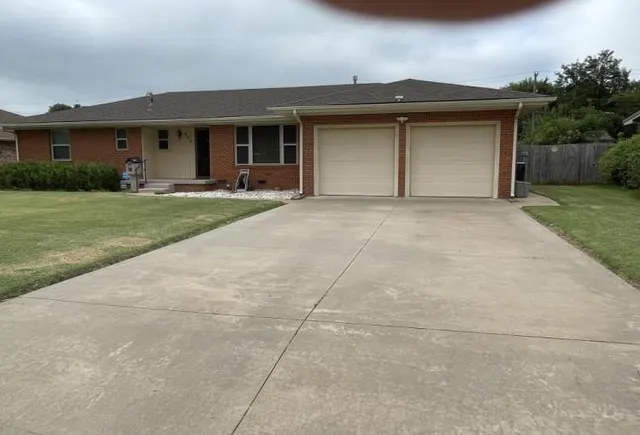 Front exterior — 806 W Colorado Avenue, Anadarko, OK 73005