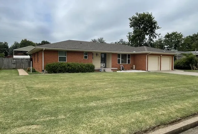 Photo 3 — 806 W Colorado Avenue, Anadarko, OK 73005
