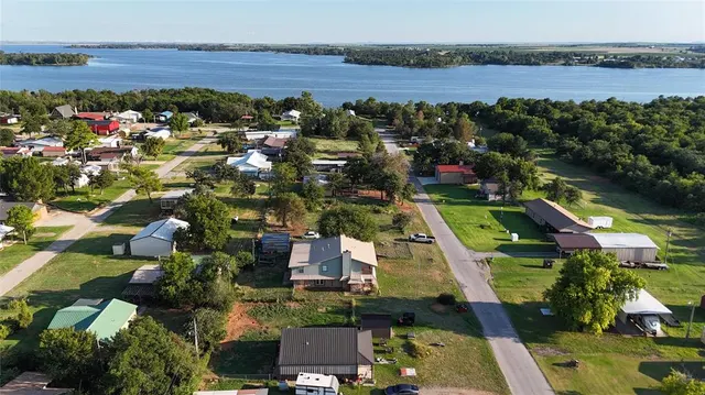Photo 3 — 409 S Stanley Boulevard, Fort Cobb, OK 73038