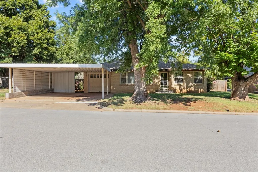 Front exterior — 606 N 6th Street, Weatherford, OK 73096