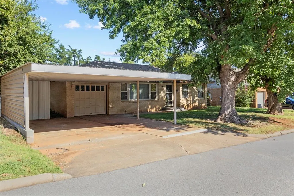 Photo 3 — 606 N 6th Street, Weatherford, OK 73096