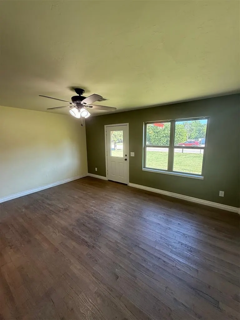 Photo 6 — 331 W Carl Hubbell Boulevard, Meeker, OK 74855