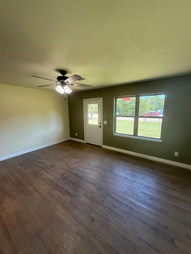 Photo 6 — 331 W Carl Hubbell Boulevard, Meeker, OK 74855