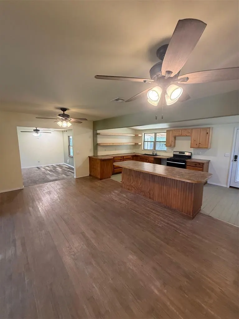 Photo 9 — 331 W Carl Hubbell Boulevard, Meeker, OK 74855