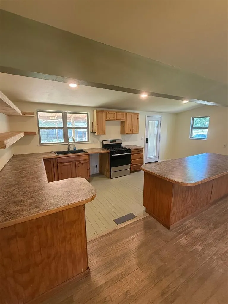 Photo 10 — 331 W Carl Hubbell Boulevard, Meeker, OK 74855