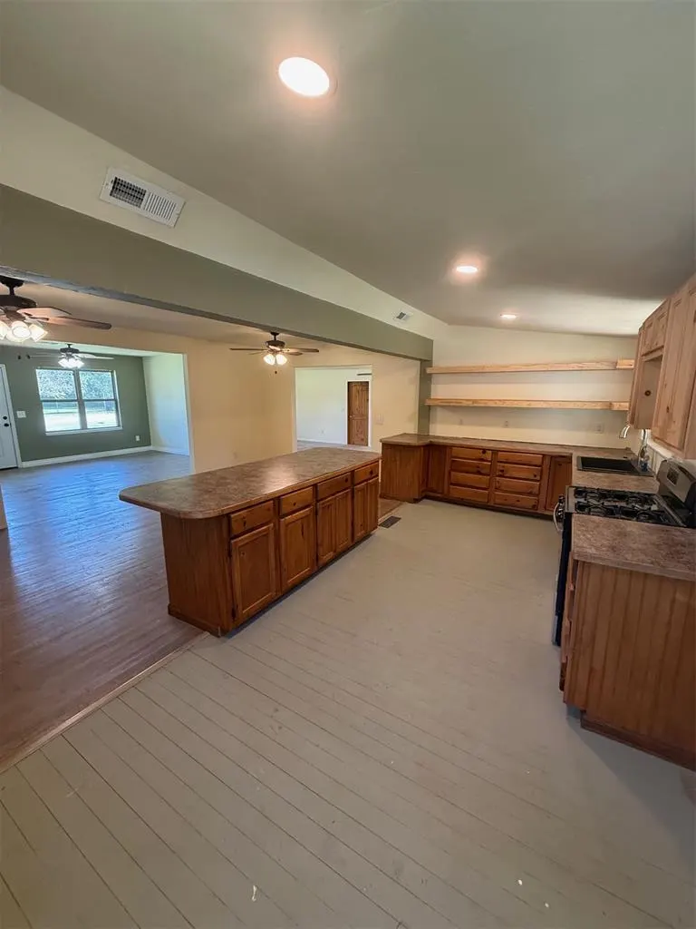 Photo 11 — 331 W Carl Hubbell Boulevard, Meeker, OK 74855