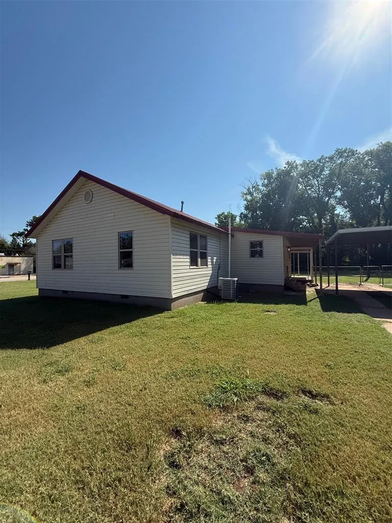 Photo 41 — 331 W Carl Hubbell Boulevard, Meeker, OK 74855