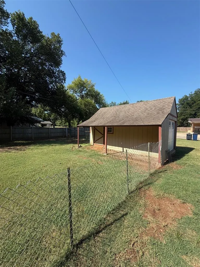 Photo 34 — 331 W Carl Hubbell Boulevard, Meeker, OK 74855