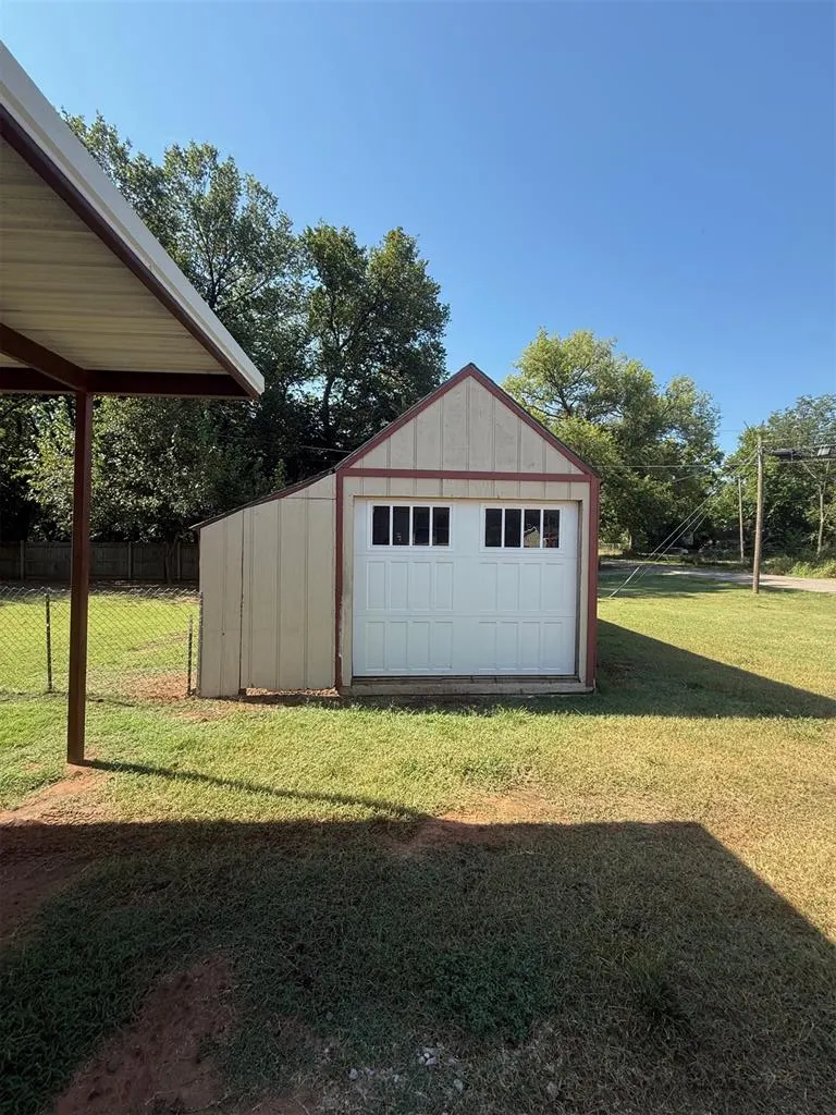 Photo 35 — 331 W Carl Hubbell Boulevard, Meeker, OK 74855