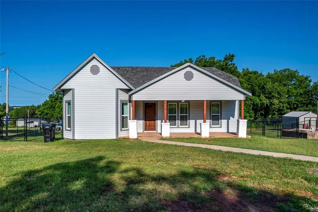 Front exterior — 609 Dogwood Avenue, Wellston, OK 74881