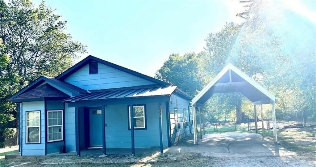 Front exterior — 220 S Edith Street, Pauls Valley, OK 73075