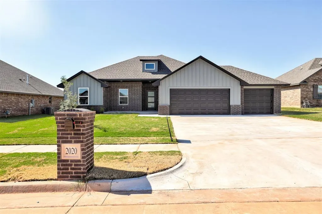Front exterior — 2020 W Flintlock Way, Mustang, OK 73064