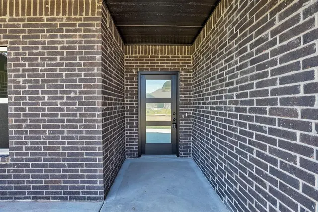 Photo 5 — 2020 W Flintlock Way, Mustang, OK 73064