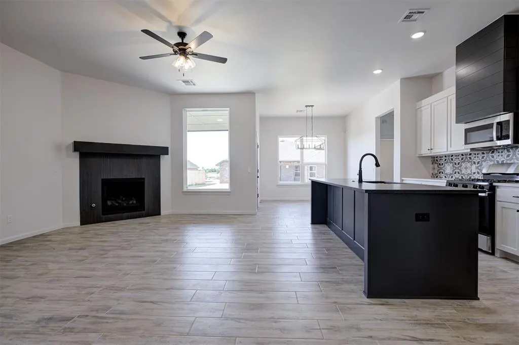 Photo 7 — 2020 W Flintlock Way, Mustang, OK 73064