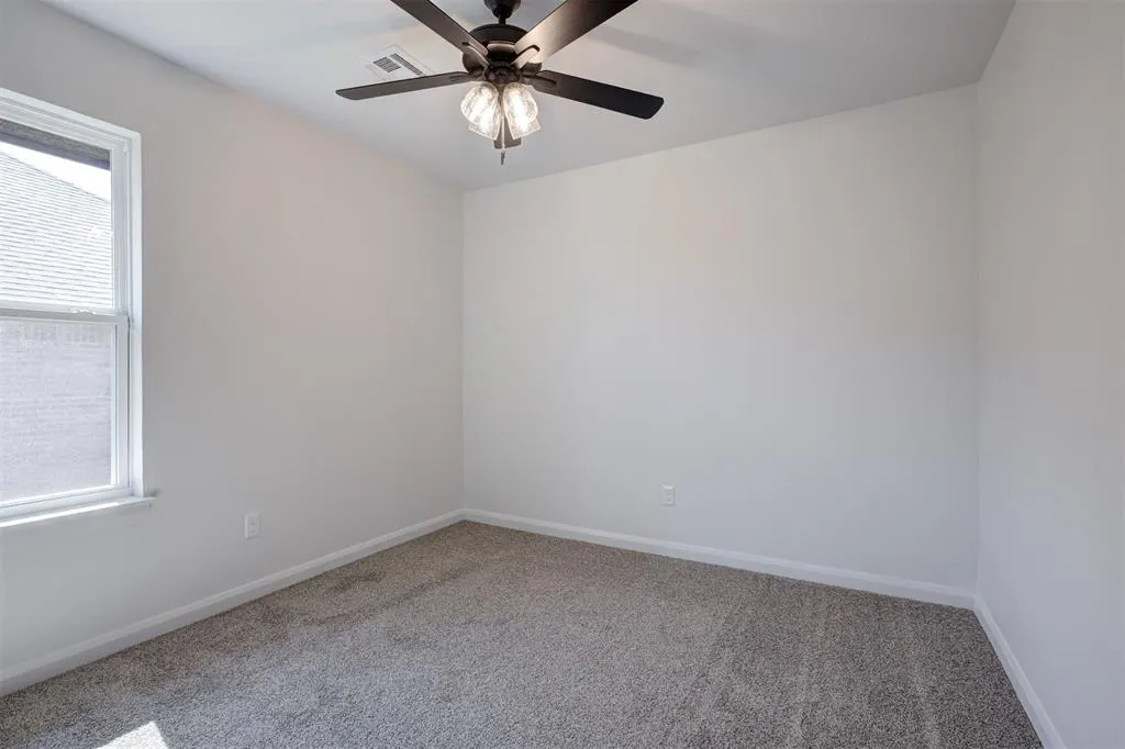Photo 32 — 2020 W Flintlock Way, Mustang, OK 73064