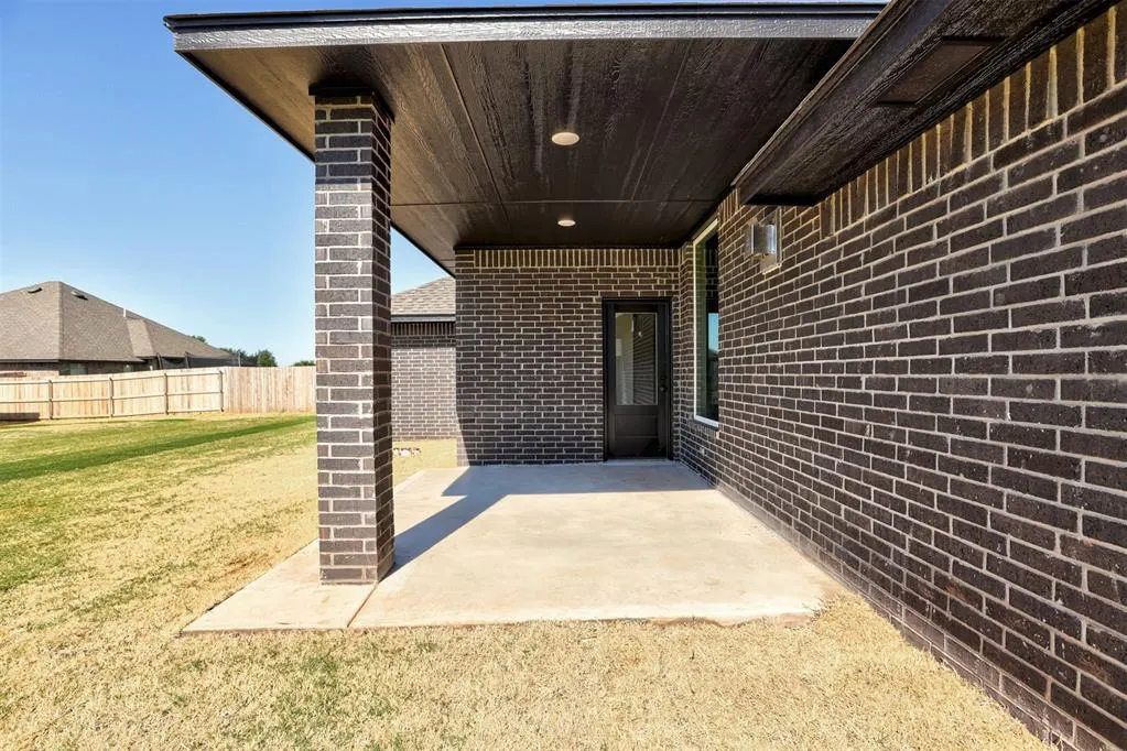 Photo 42 — 2020 W Flintlock Way, Mustang, OK 73064