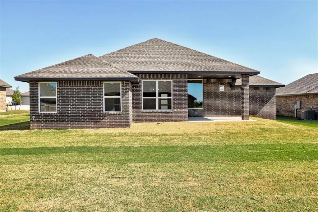 Photo 44 — 2020 W Flintlock Way, Mustang, OK 73064
