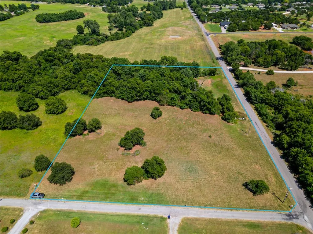 Front exterior — Walnut Drive, Tuttle, OK 73089