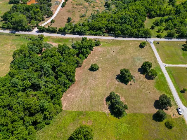 Photo 6 — Walnut Drive, Tuttle, OK 73089