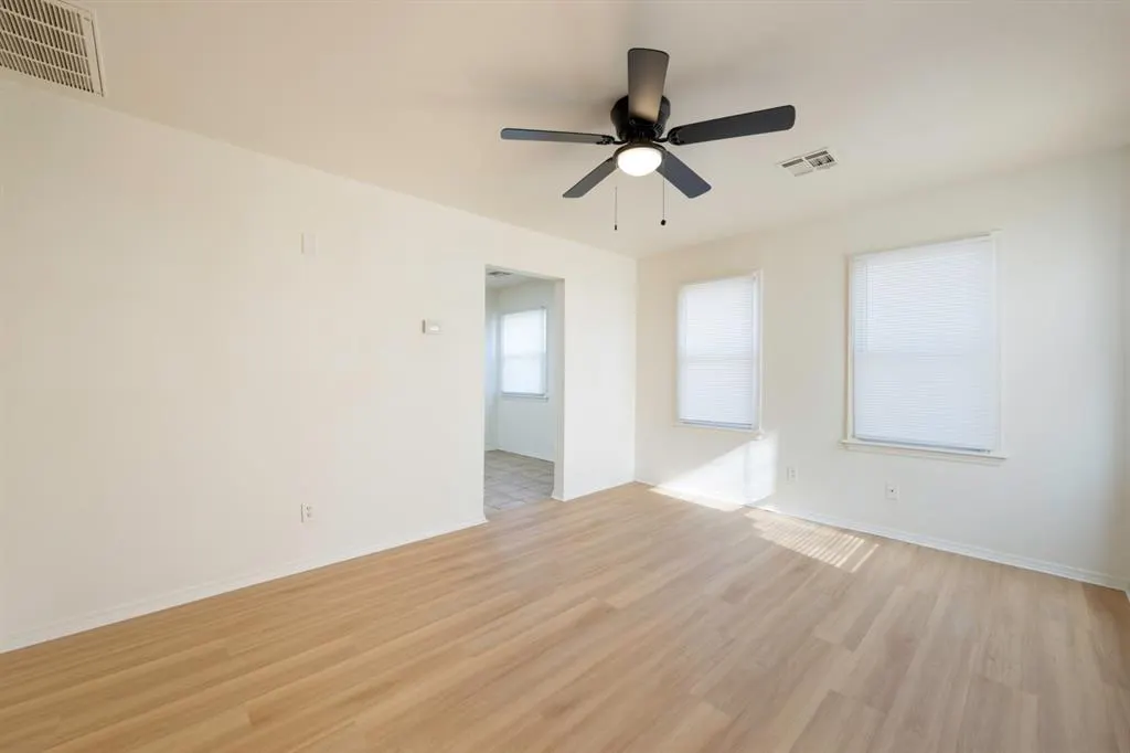 Photo 2 — 431 Showalter Drive, Midwest City, OK 73110