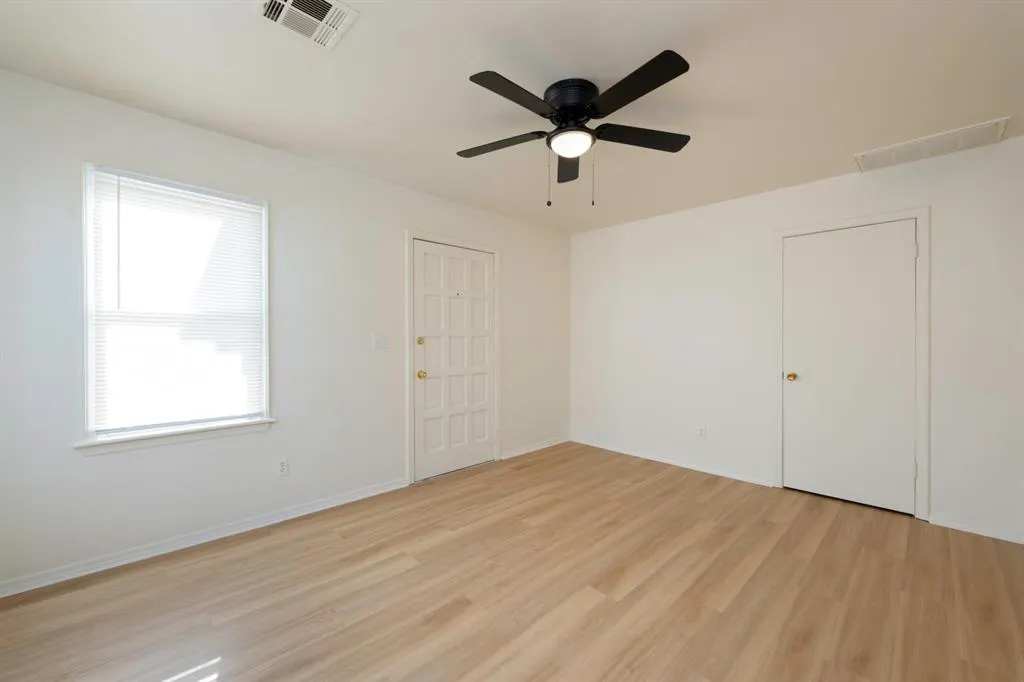 Photo 3 — 431 Showalter Drive, Midwest City, OK 73110