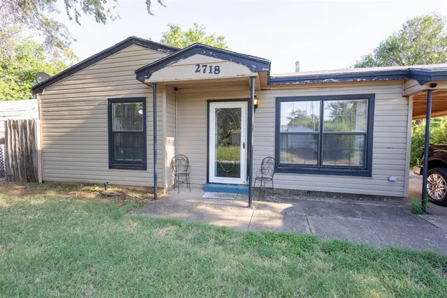 Photo 2 — 2718 SW H Avenue, Lawton, OK 73505