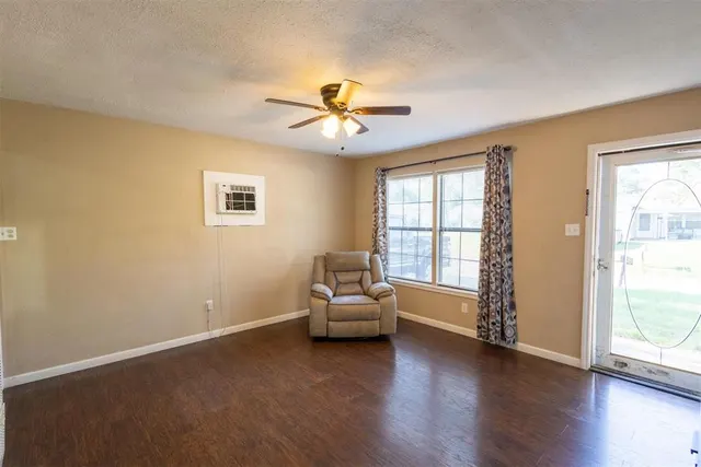 Photo 4 — 2718 SW H Avenue, Lawton, OK 73505
