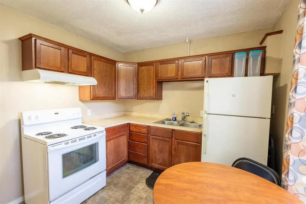 Photo 8 — 2718 SW H Avenue, Lawton, OK 73505