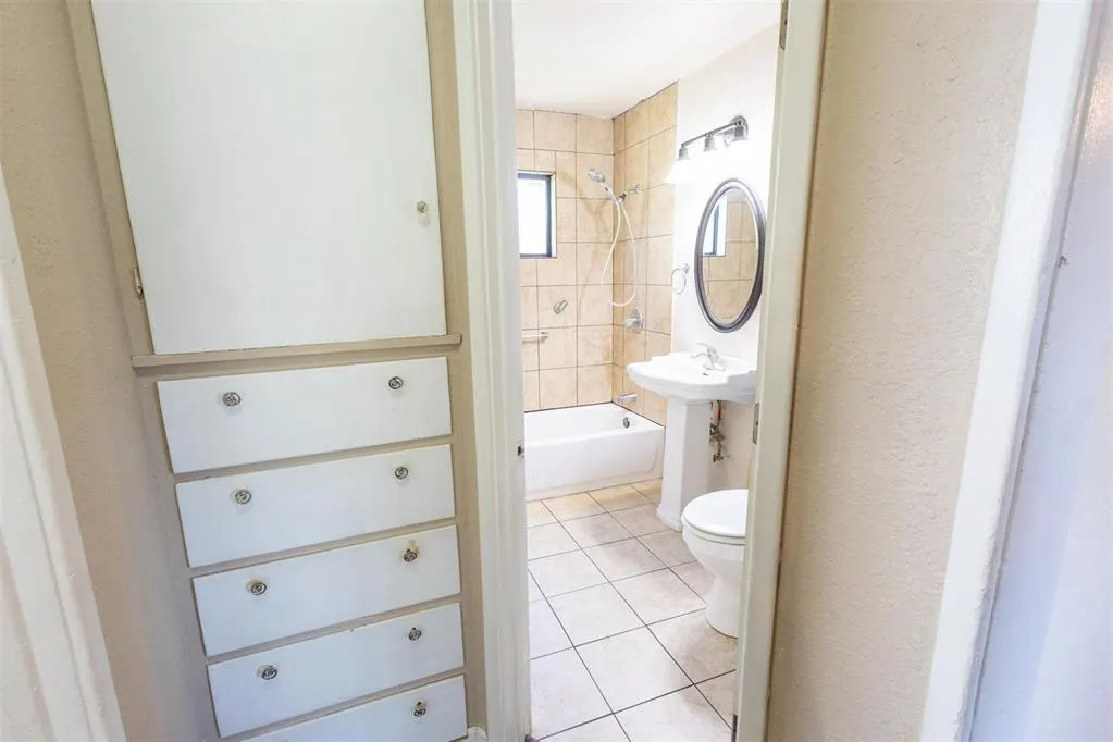 Photo 10 — 2718 SW H Avenue, Lawton, OK 73505