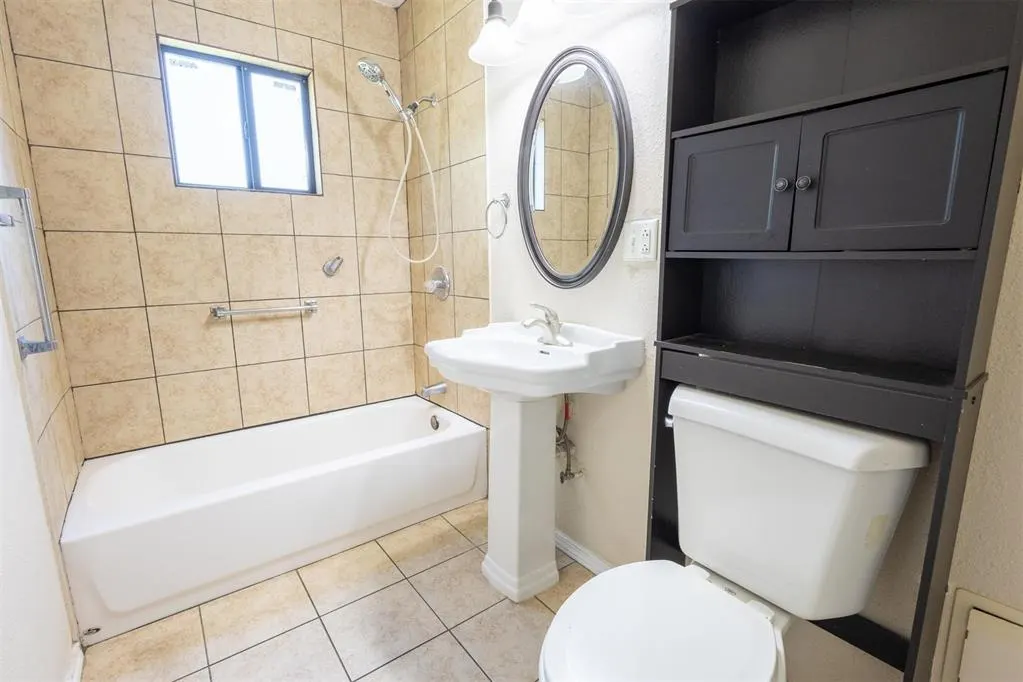 Photo 11 — 2718 SW H Avenue, Lawton, OK 73505