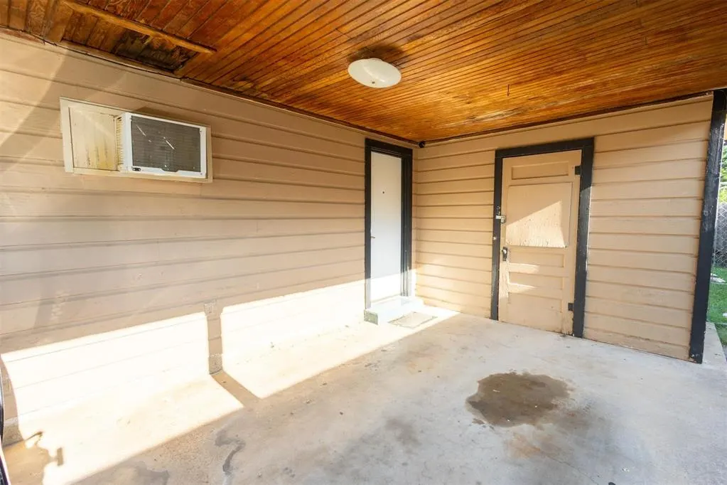 Photo 20 — 2718 SW H Avenue, Lawton, OK 73505
