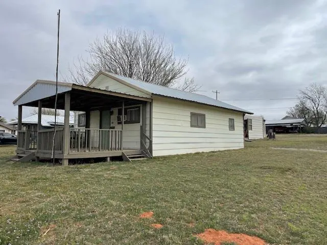 Photo 3 — 802 N 7th Street Street, Sayre, OK 73662