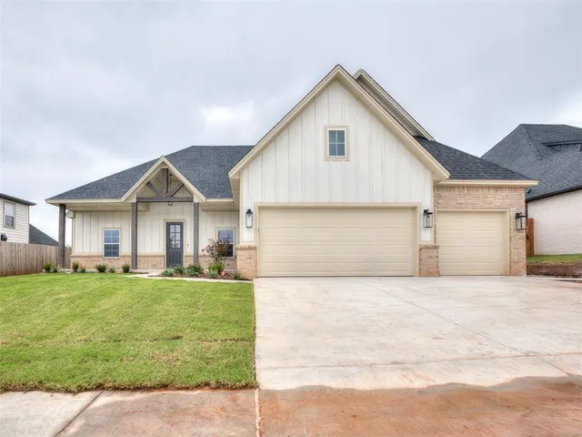 Front exterior — 8633 Beechgrove Drive, Arcadia, OK 73007