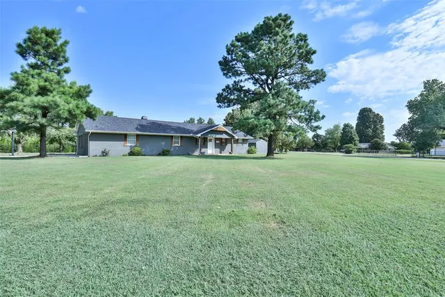 Photo 4 — 1901 timber ridge Drive, Newcastle, OK 73065