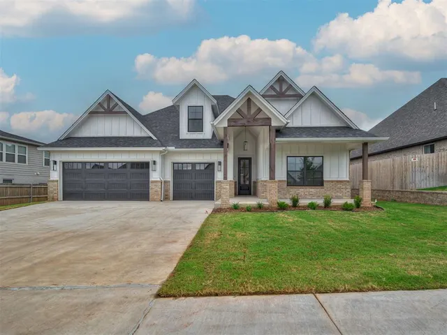 Front exterior — 8809 Westlake Drive, Arcadia, OK 73007