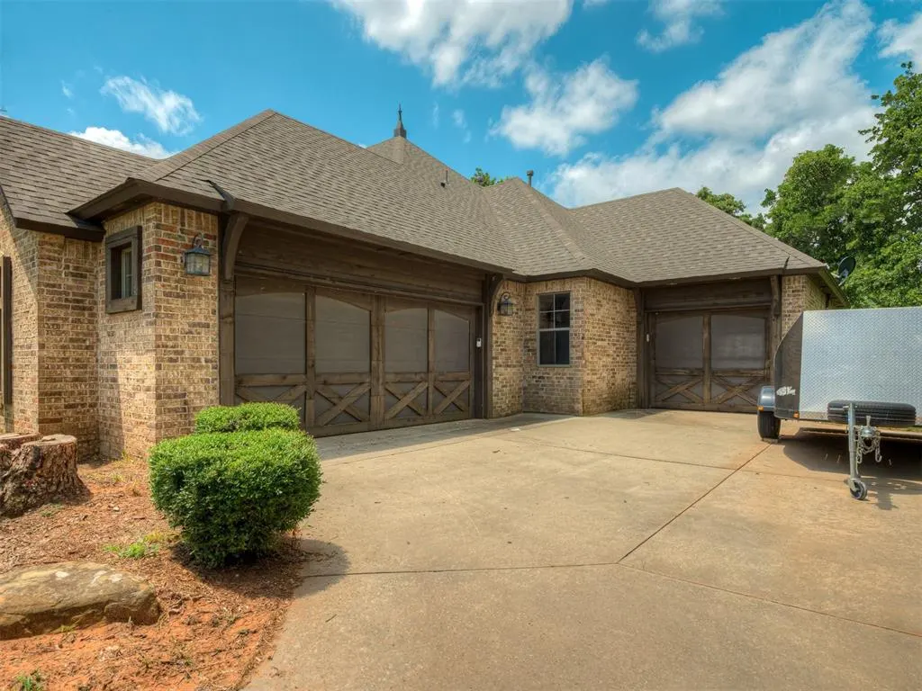 Photo 4 — 8275 Elk Grove, Blanchard, OK 73010