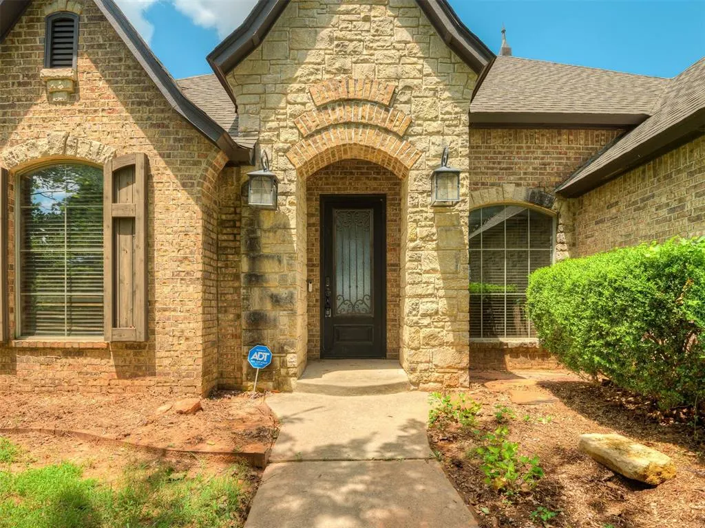 Photo 5 — 8275 Elk Grove, Blanchard, OK 73010