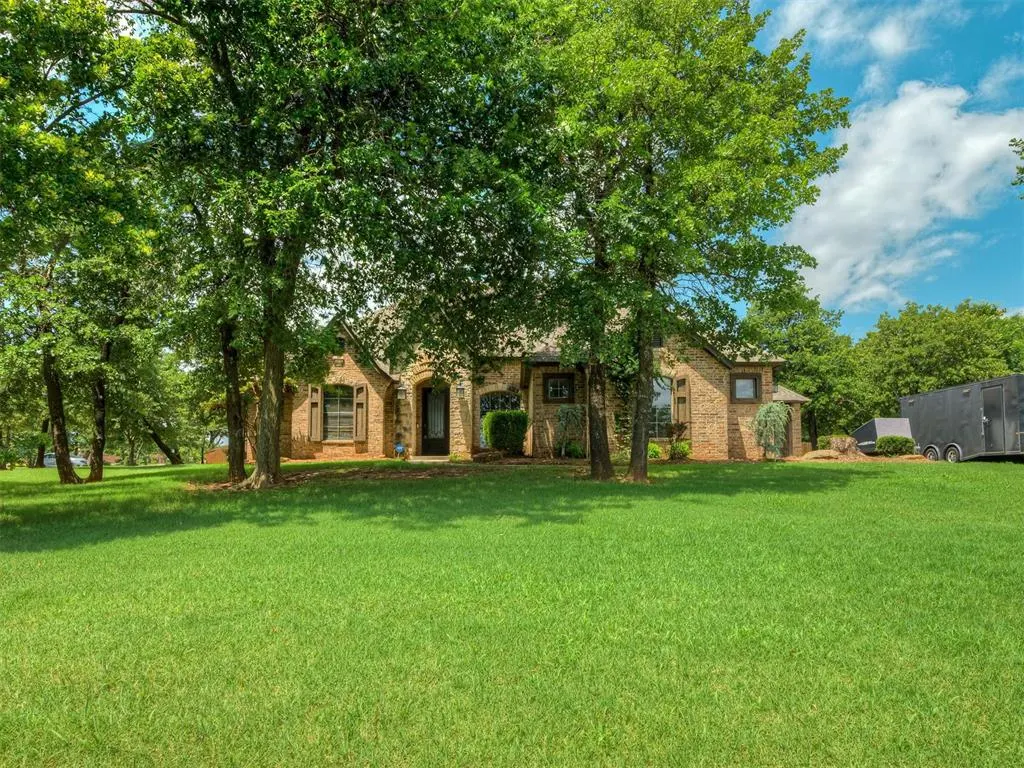 Photo 2 — 8275 Elk Grove, Blanchard, OK 73010