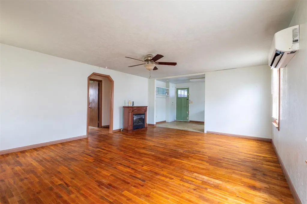 Photo 3 — 307 N Symcox Street, Cordell, OK 73632