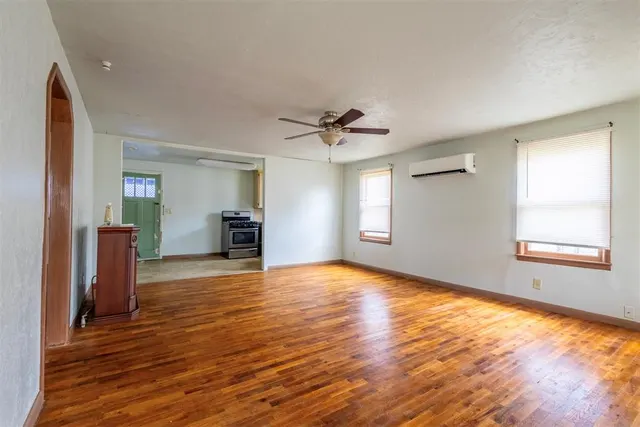 Photo 4 — 307 N Symcox Street, Cordell, OK 73632