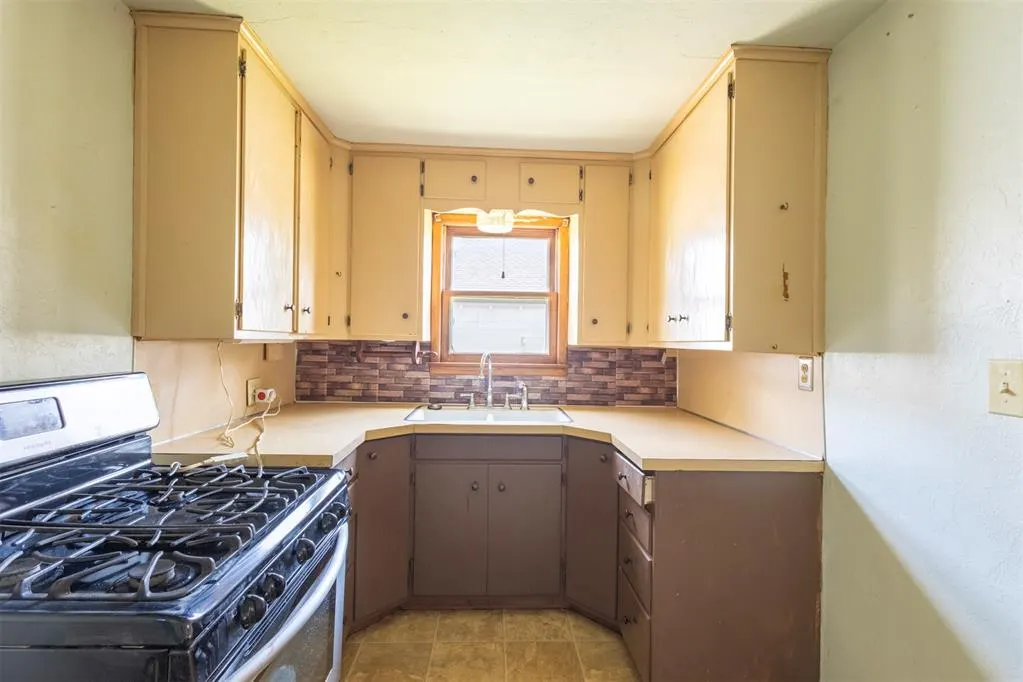 Photo 7 — 307 N Symcox Street, Cordell, OK 73632