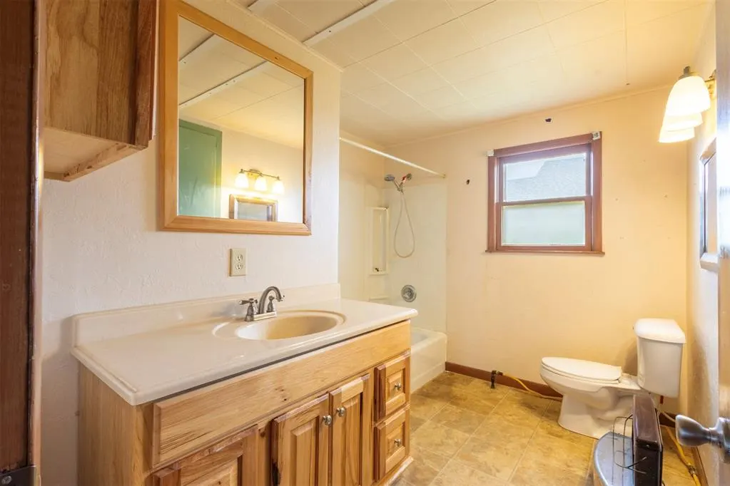 Photo 11 — 307 N Symcox Street, Cordell, OK 73632