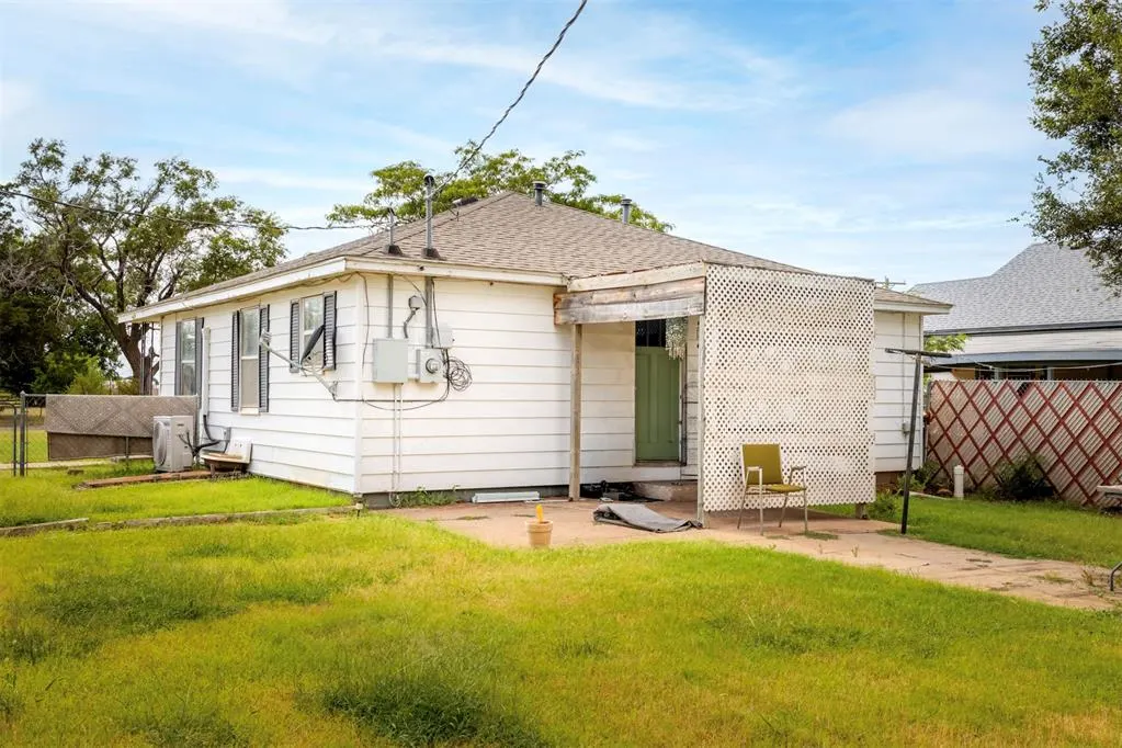 Photo 17 — 307 N Symcox Street, Cordell, OK 73632