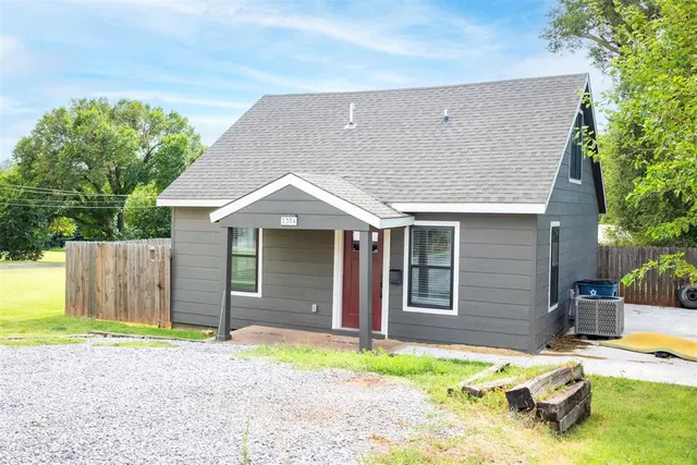 Photo 2 — 1304 N College Street, Cordell, OK 73632