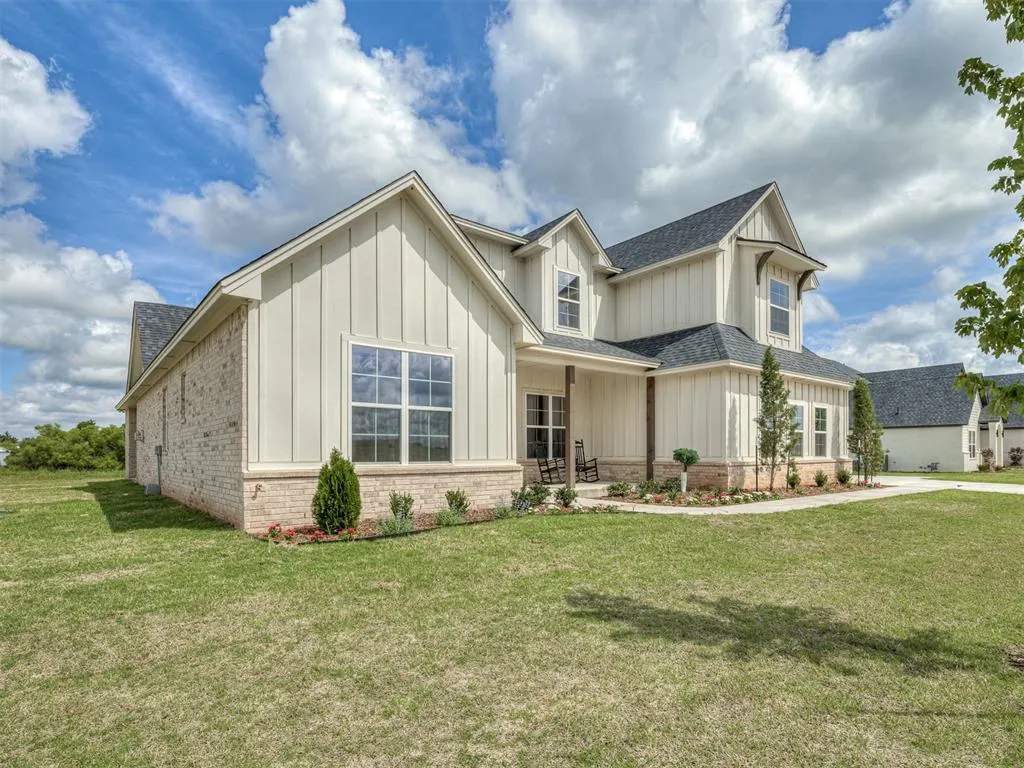Photo 3 — 6921 Lake View Court, Cashion, OK 73016